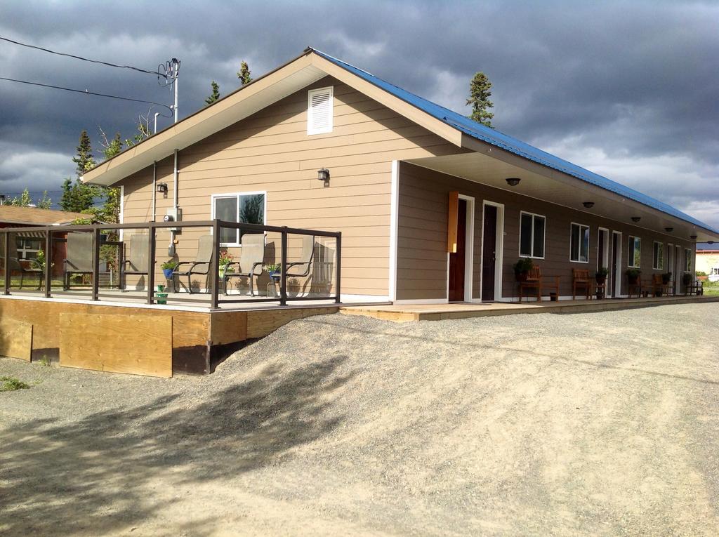 Parkside Inn Haines Junction Exterior photo