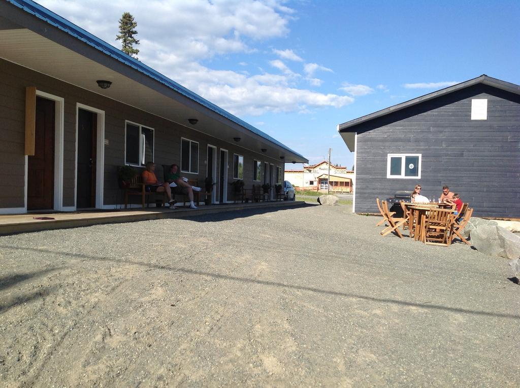 Parkside Inn Haines Junction Exterior photo