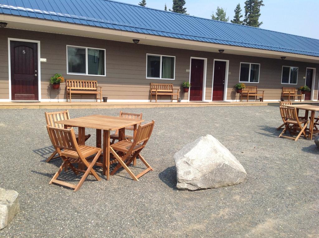 Parkside Inn Haines Junction Exterior photo